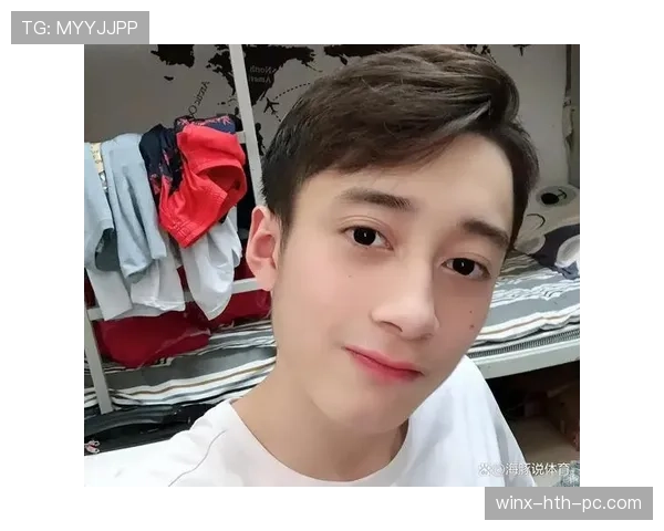 练俊杰训练完直接啃鸡腿？这自律人设有点扛不住啊